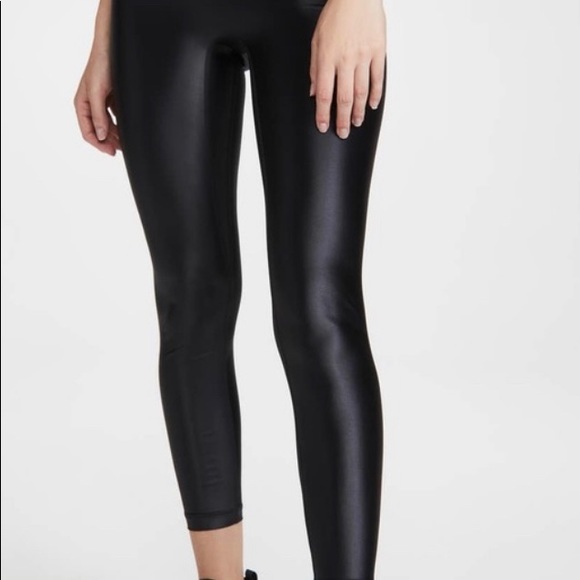 All access shiny leggings and sports bra - Picture 4 of 6